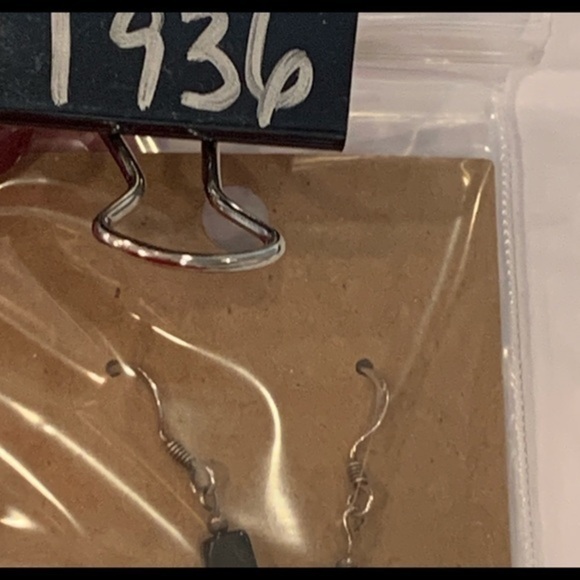 Sterling silver black rectangle stone shell dangle - Picture 6 of 6